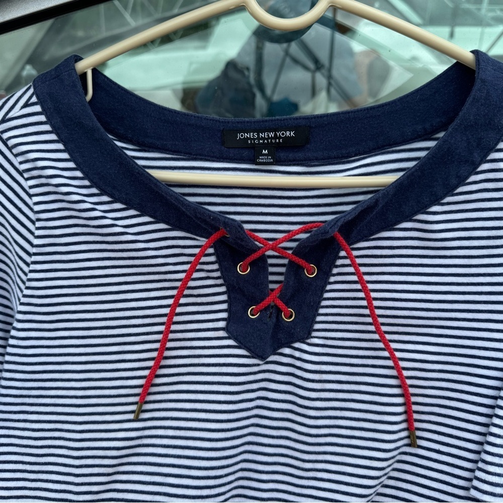 Jones of New York women’s shirt.